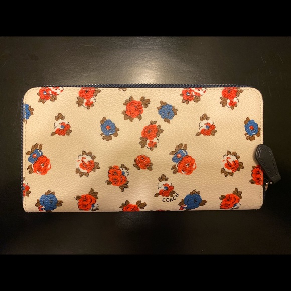 Authentic Coach Wallet. - Picture 2 of 5